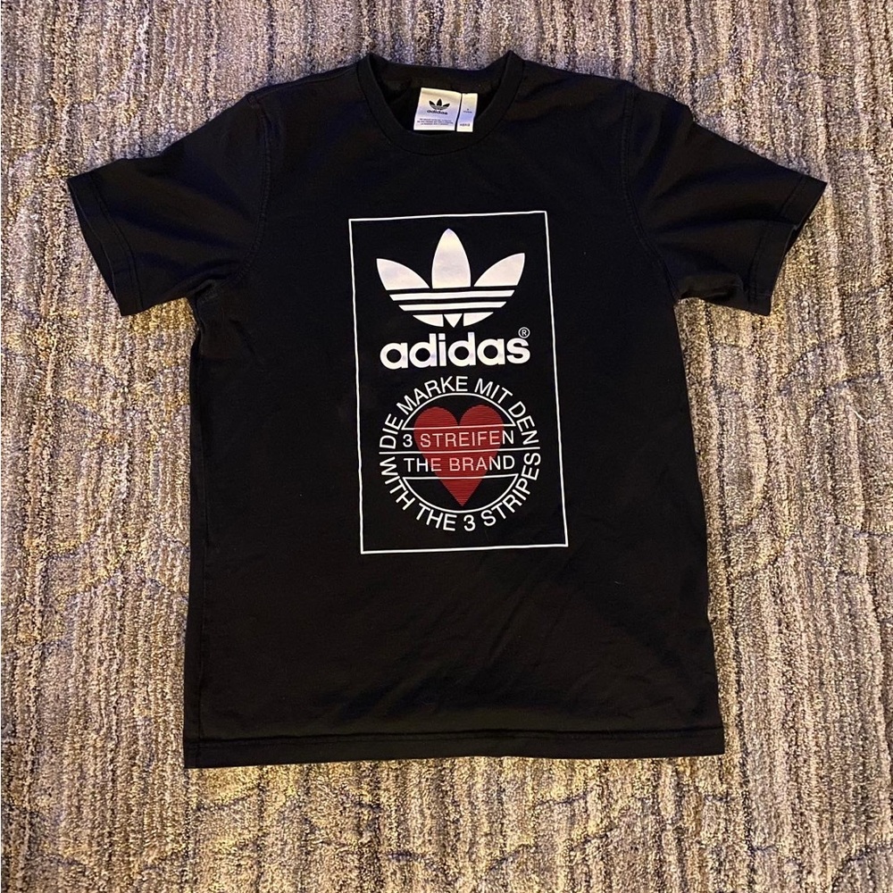 Nice Adidas 3 stripe T-shirt. Flaw is shown in pic.
